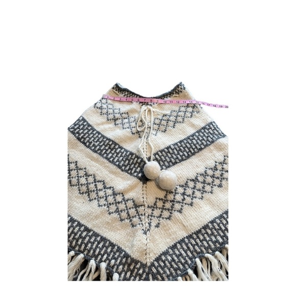 World Market Wool Hand Crafted Nepal Nepalese Knit Ivory Gray Icelandic Poncho - Picture 5 of 8